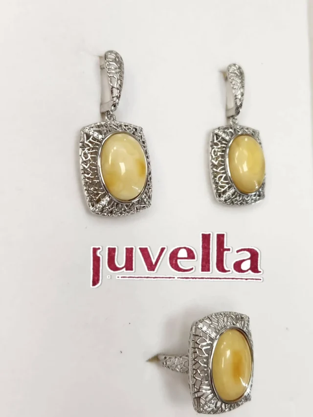 Ispūdingi masyvūs gintaro papiošalai apgaubtis sidabro ažūru ✨️
.
.
.
#gintaras #amber #sidabras #silverjewelry #fashionstyle