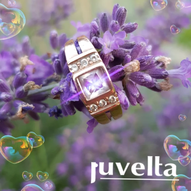 Kiekviena spindinti detalė 💎

Leiskite papuošalams kalbėti už Jus ✨
.
.
.#Juvelta #papuošalai #Elegancija #Stilius #LuxuryJevelry #EverydayElegance  #žiedai  #Dovana #Moterims